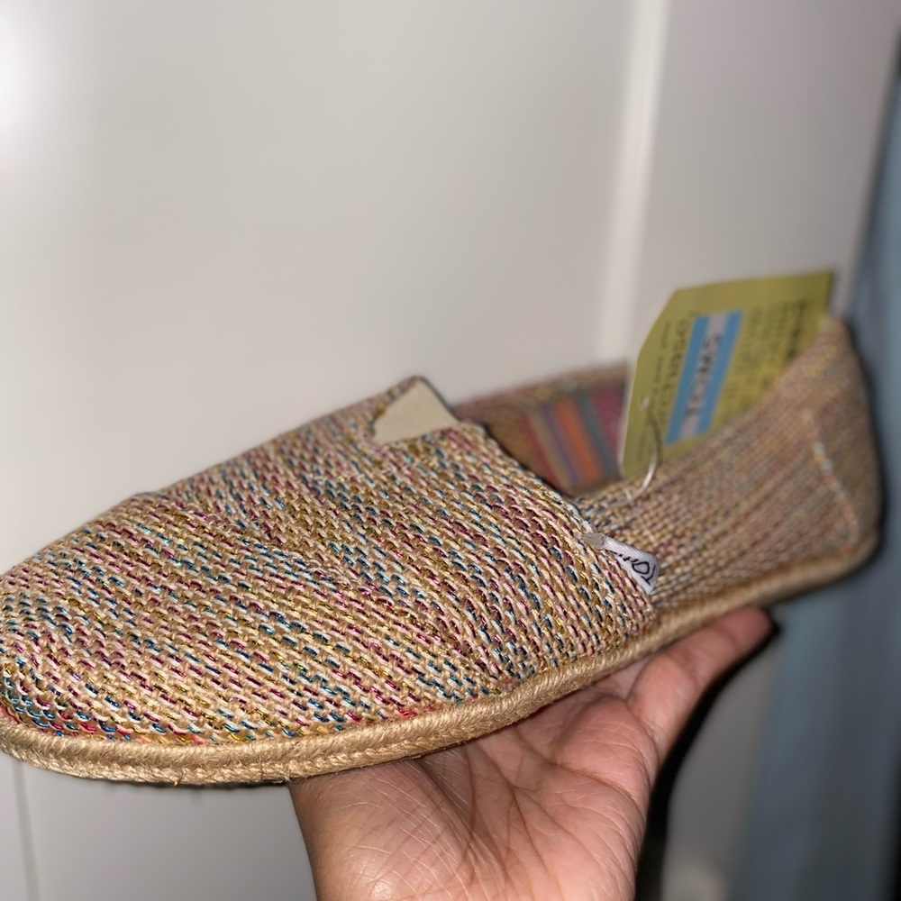 New women’s toms